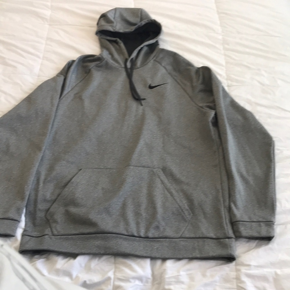 Nike men’s hooded sweatshirt